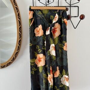 Aritzia Black Floral Tie-front pant